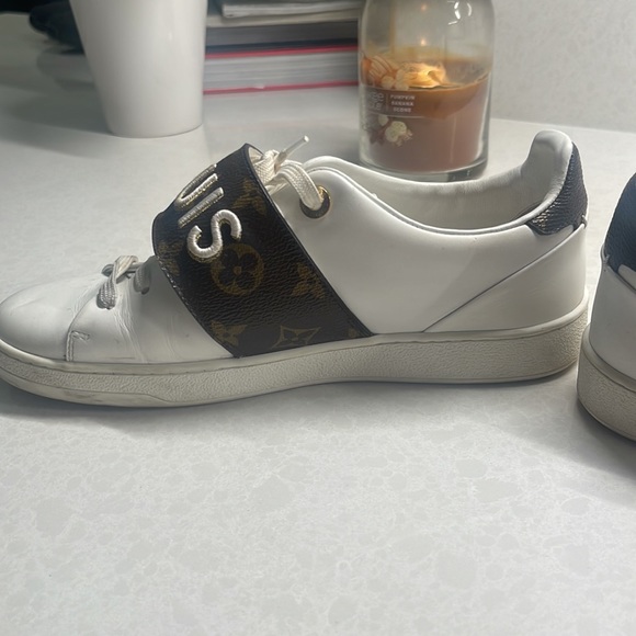 Lv sneakers - Picture 6 of 9